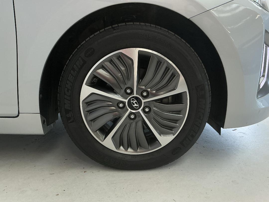 Photo '9' of Hyundai Ioniq Photo '9' of Hyundai Ioniq