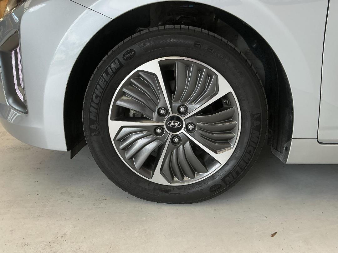 Photo '10' of Hyundai Ioniq Photo '10' of Hyundai Ioniq