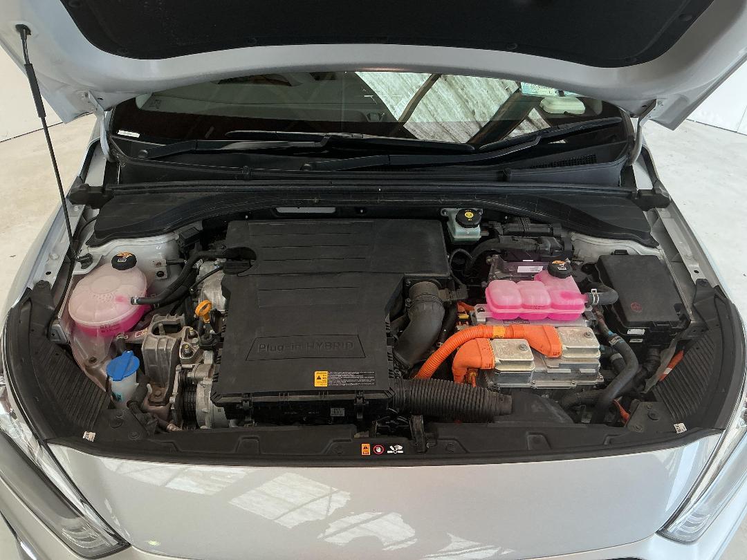 Photo '13' of Hyundai Ioniq Photo '13' of Hyundai Ioniq