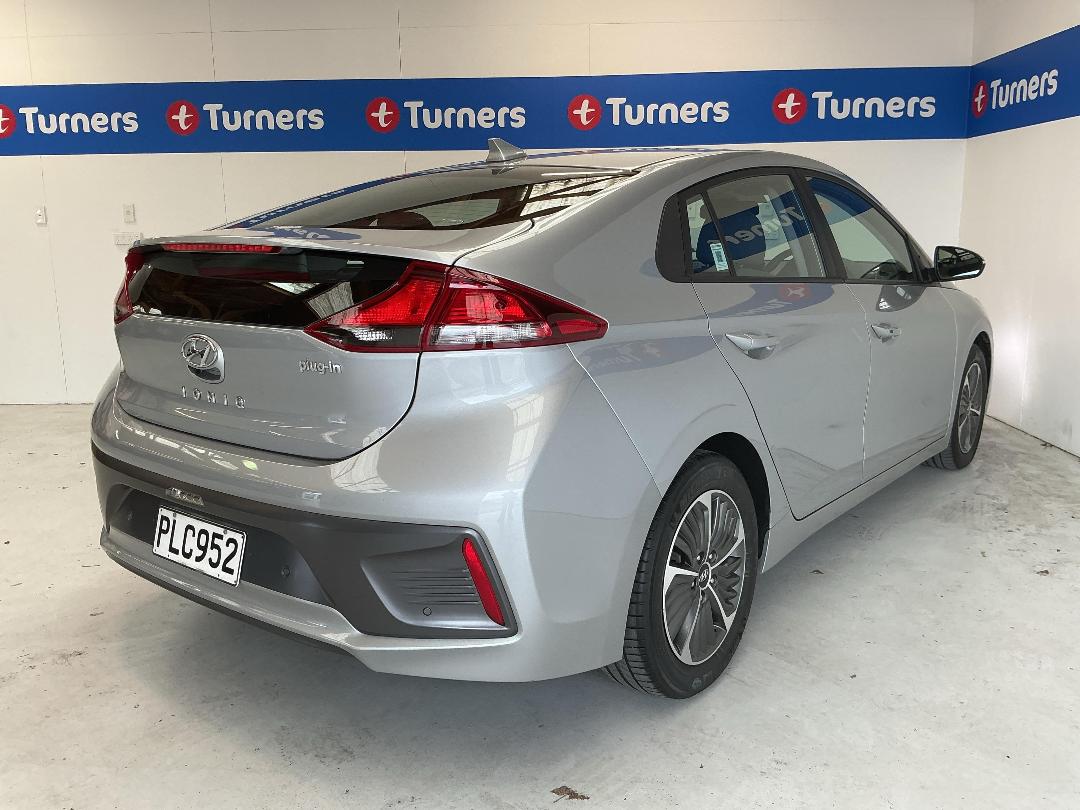 Photo '7' of Hyundai Ioniq Photo '7' of Hyundai Ioniq