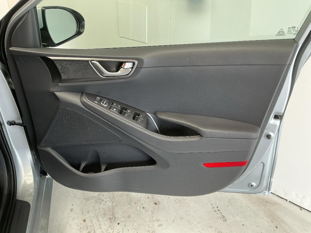 Photo '15' of Hyundai Ioniq Photo '15' of Hyundai Ioniq