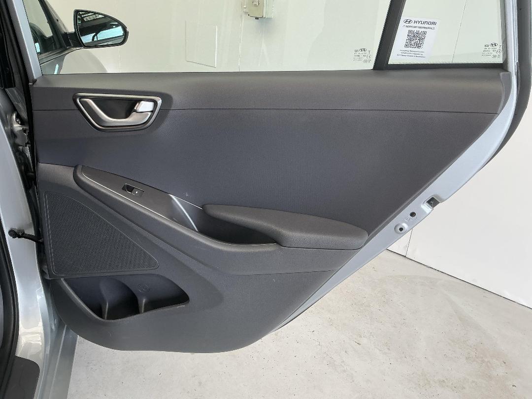 Photo '19' of Hyundai Ioniq Photo '19' of Hyundai Ioniq