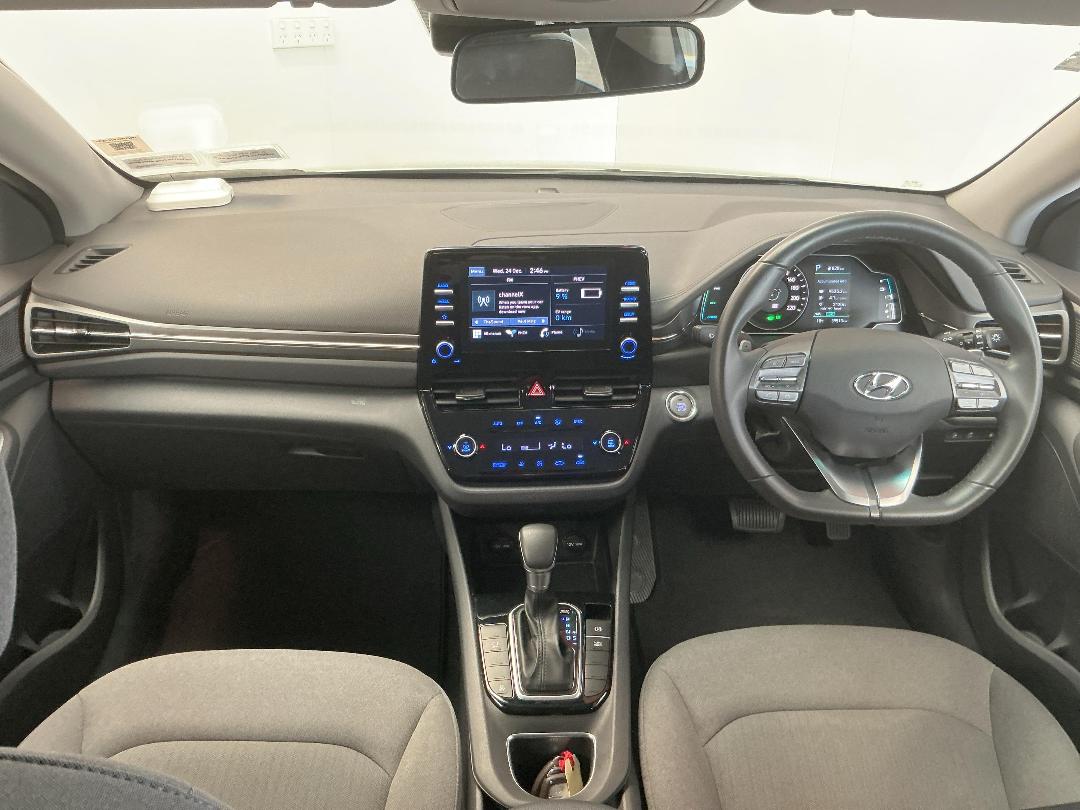 Photo '17' of Hyundai Ioniq Photo '17' of Hyundai Ioniq