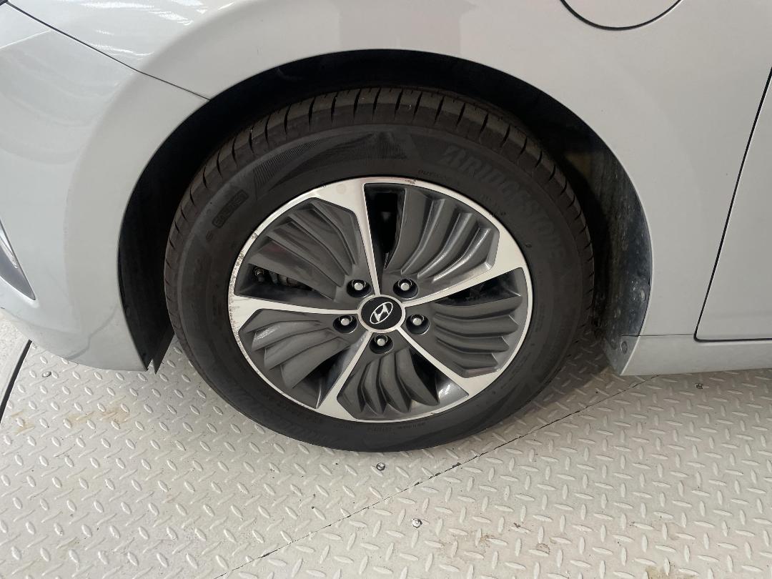 Photo '10' of Hyundai Ioniq