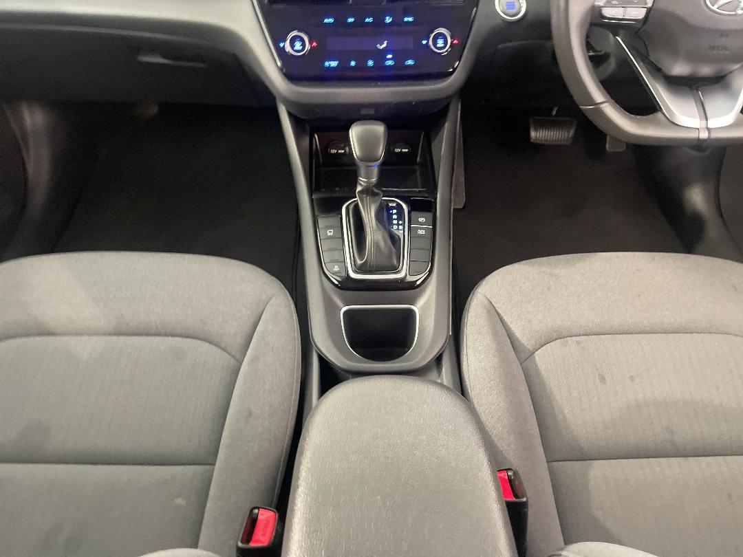 Photo '18' of Hyundai Ioniq