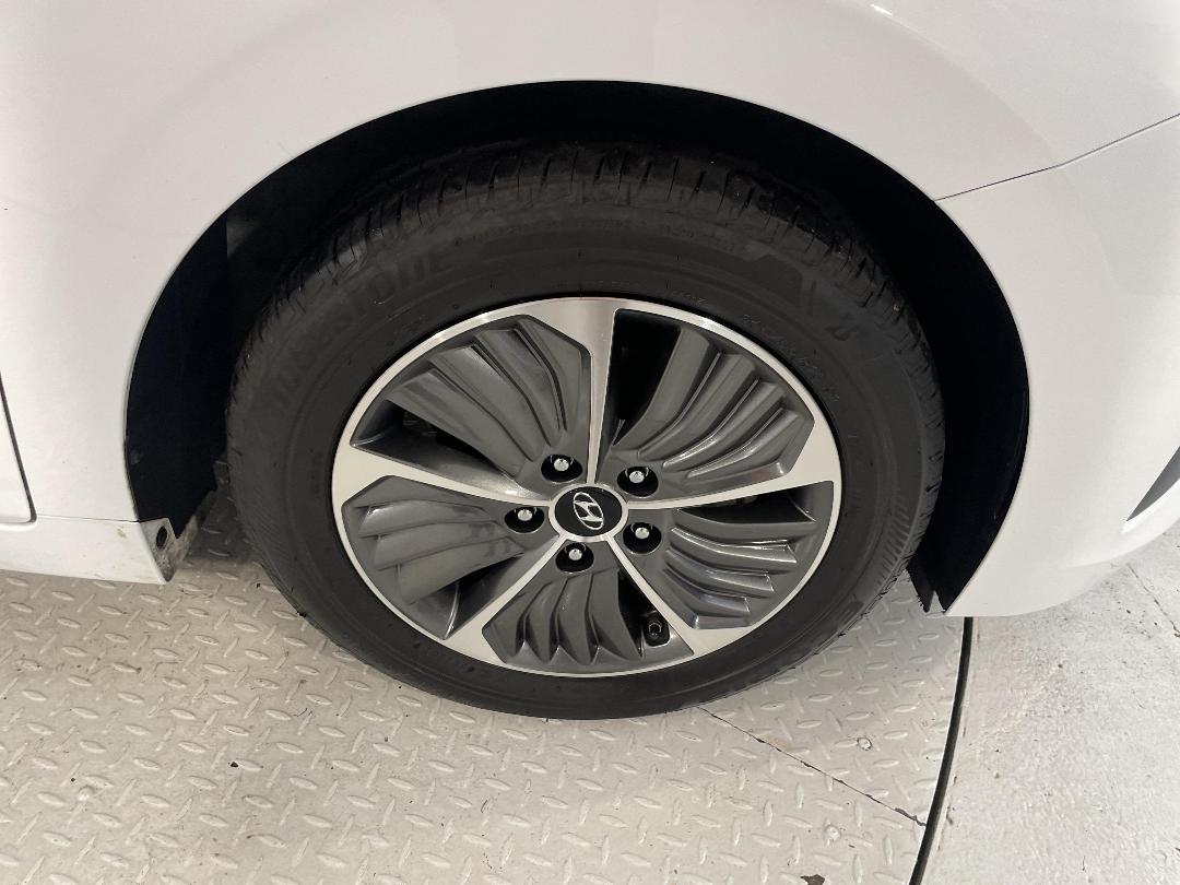 Photo '9' of Hyundai Ioniq