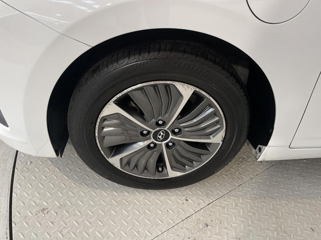 Photo '10' of Hyundai Ioniq