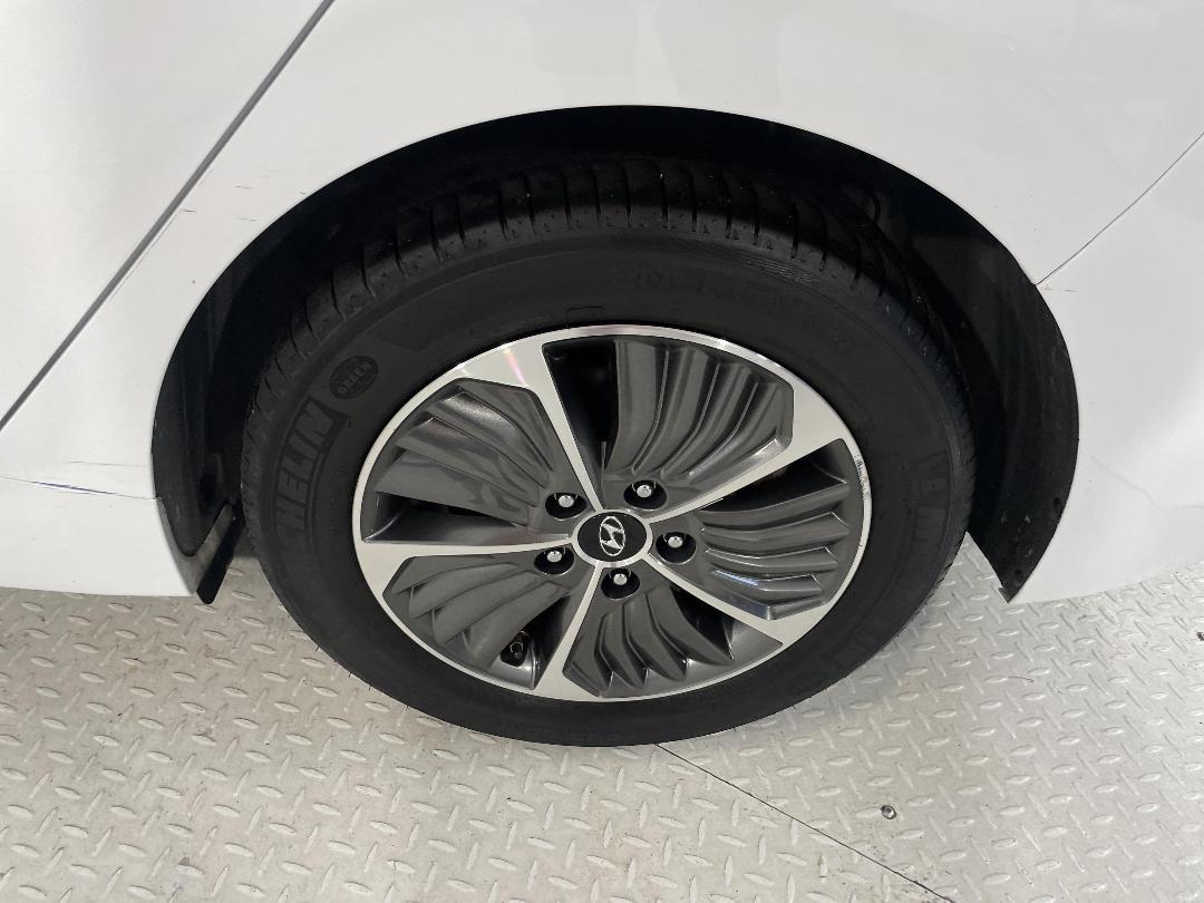 Photo '11' of Hyundai Ioniq