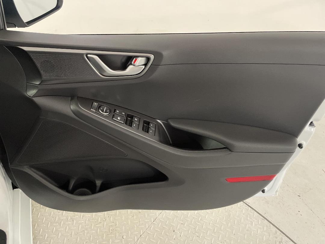 Photo '15' of Hyundai Ioniq