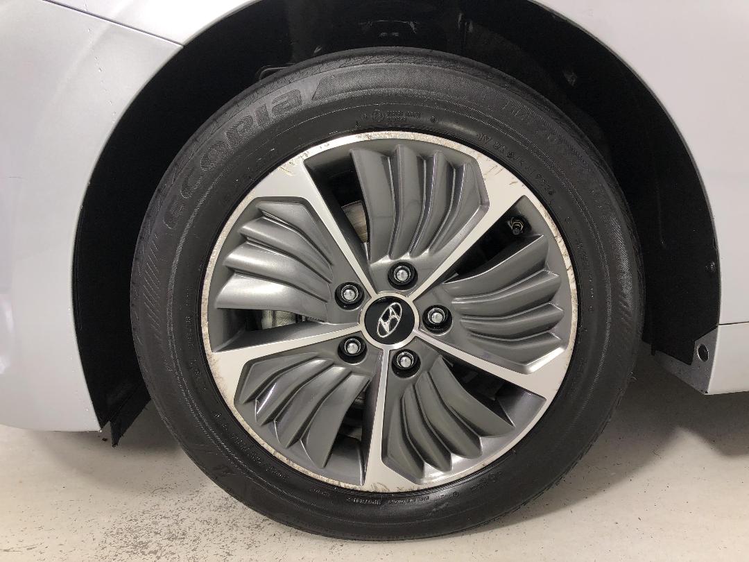 Photo '10' of Hyundai Ioniq