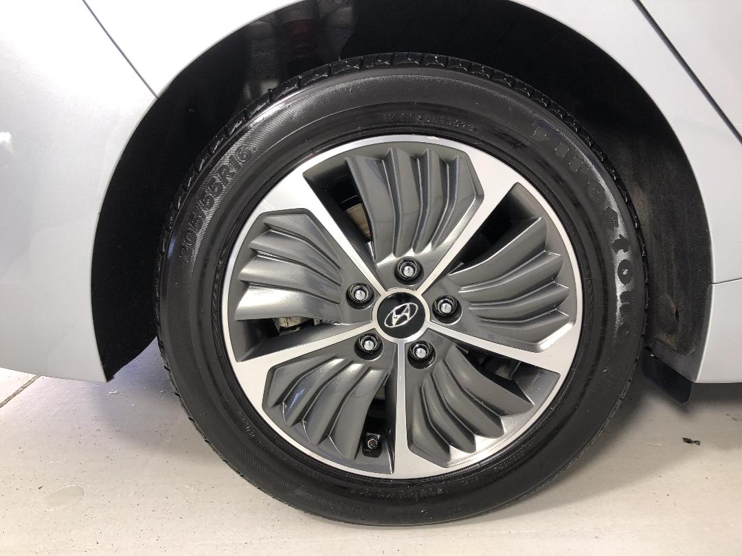 Photo '12' of Hyundai Ioniq