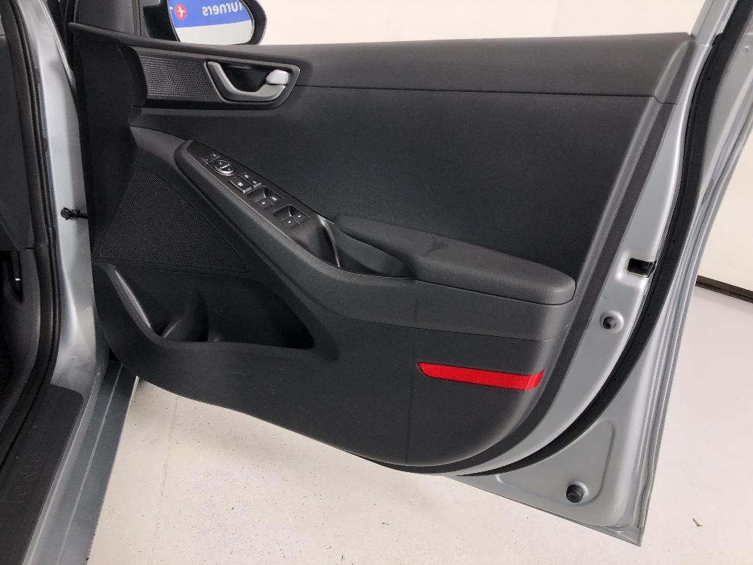 Photo '15' of Hyundai Ioniq