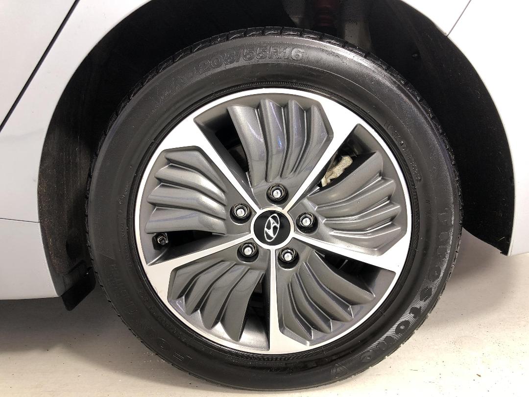 Photo '11' of Hyundai Ioniq