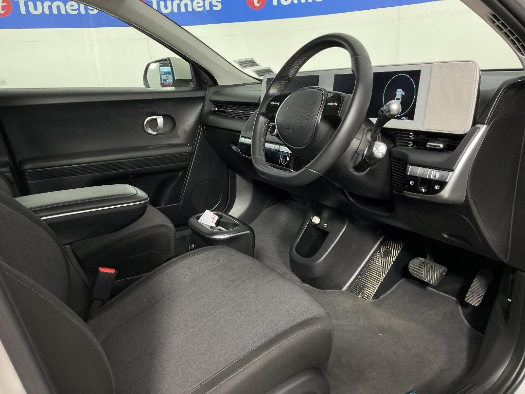 Photo '16' of Hyundai Ioniq 5 Photo '16' of Hyundai Ioniq 5