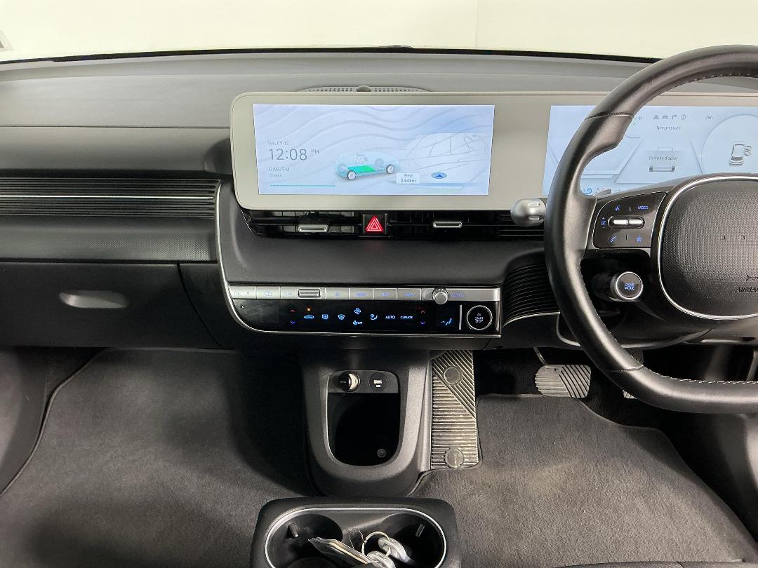 Photo '18' of Hyundai Ioniq 5 Photo '18' of Hyundai Ioniq 5