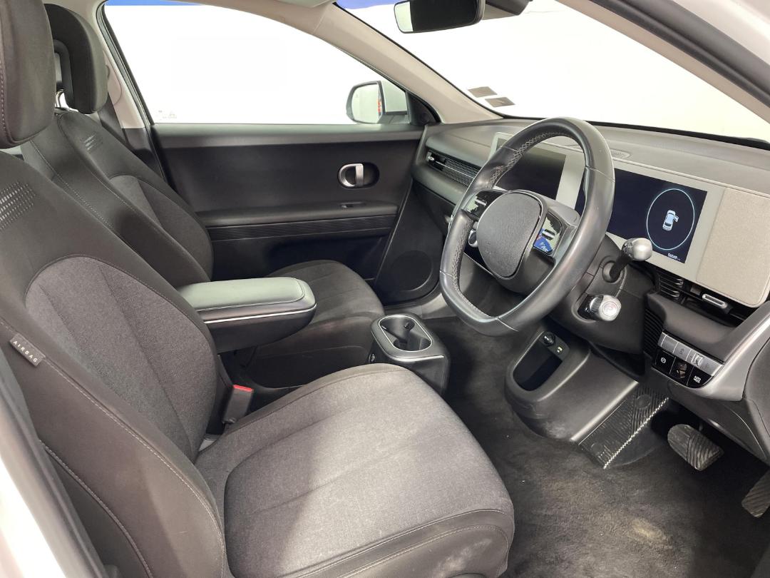 Photo '16' of Hyundai Ioniq 5 Photo '16' of Hyundai Ioniq 5