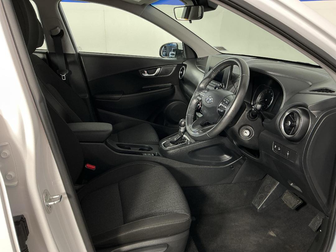 Photo '16' of Hyundai Kona Photo '16' of Hyundai Kona