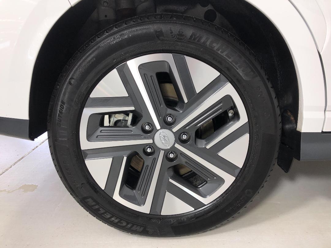 Photo '12' of Hyundai Kona Photo '12' of Hyundai Kona