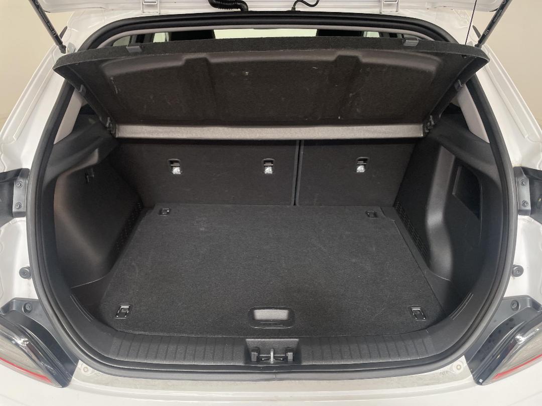 Photo '14' of Hyundai Kona Photo '14' of Hyundai Kona