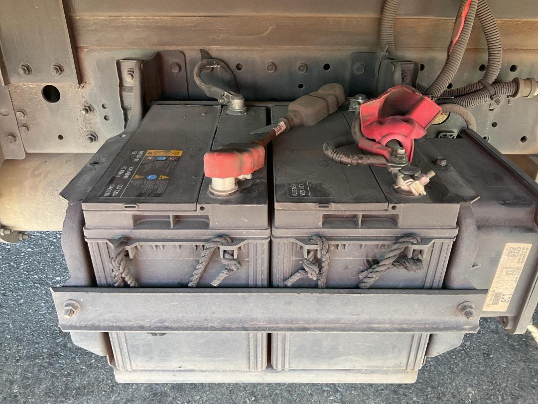 Photo '33' of Hyundai Mighty EX60A Box Body