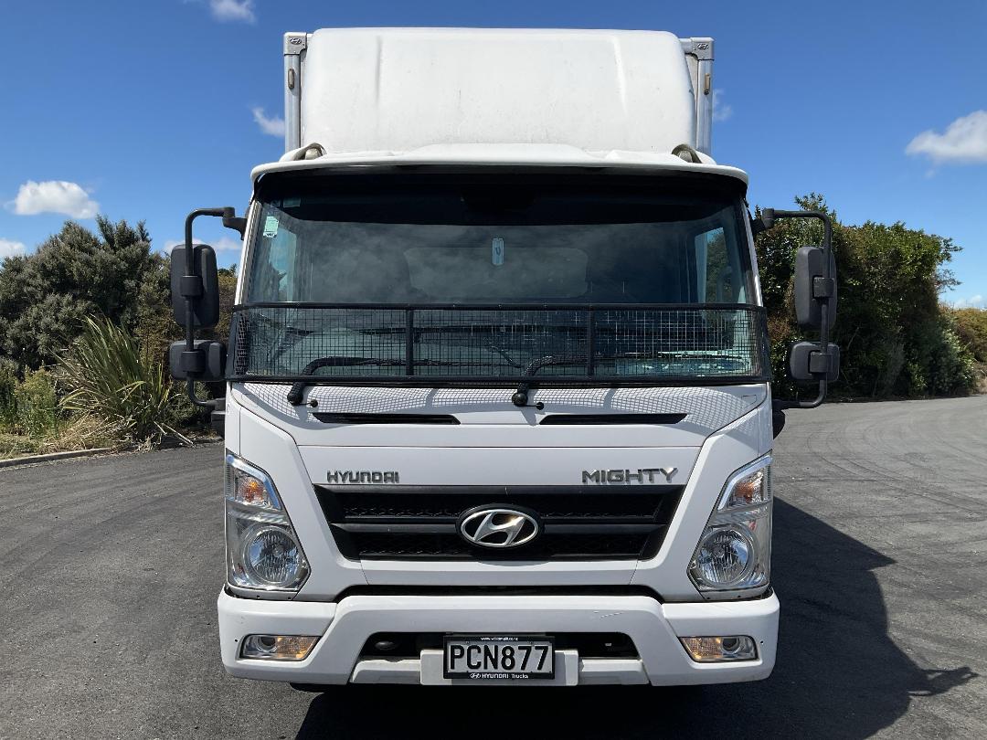 Photo '12' of Hyundai Mighty EX60A Box Body