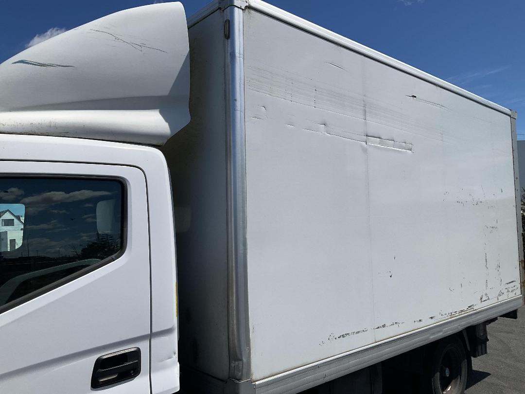 Photo '26' of Hyundai Mighty EX60A Box Body