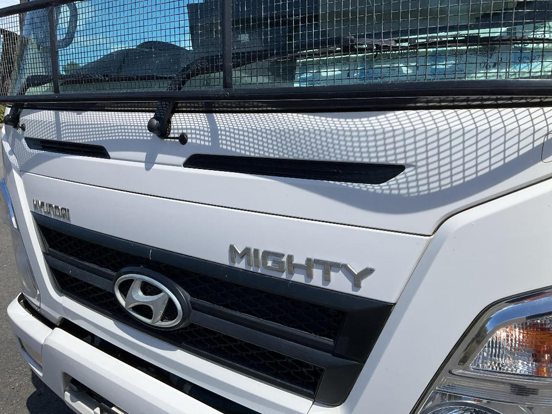 Photo '22' of Hyundai Mighty EX60A Box Body