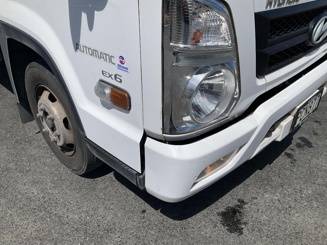 Photo '21' of Hyundai Mighty EX60A Box Body