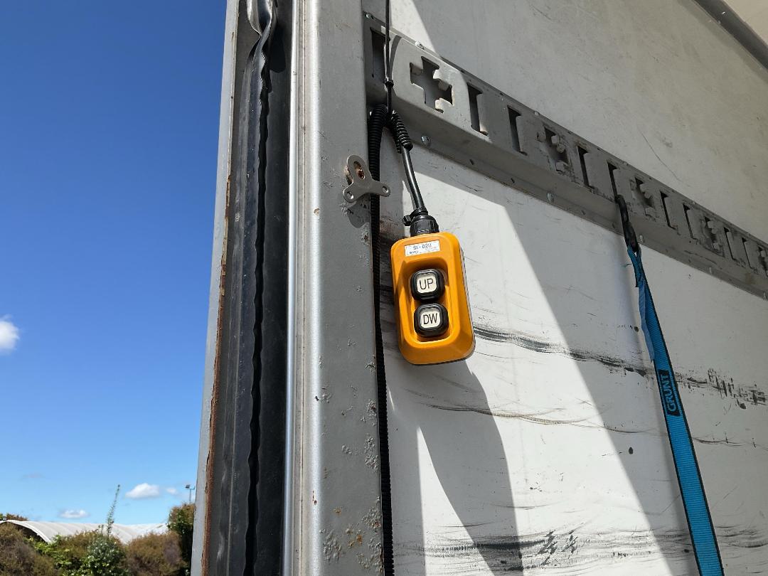 Photo '27' of Hyundai Mighty EX60A Box Body