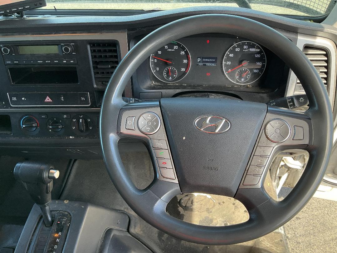 Photo '15' of Hyundai Mighty EX60A Box Body