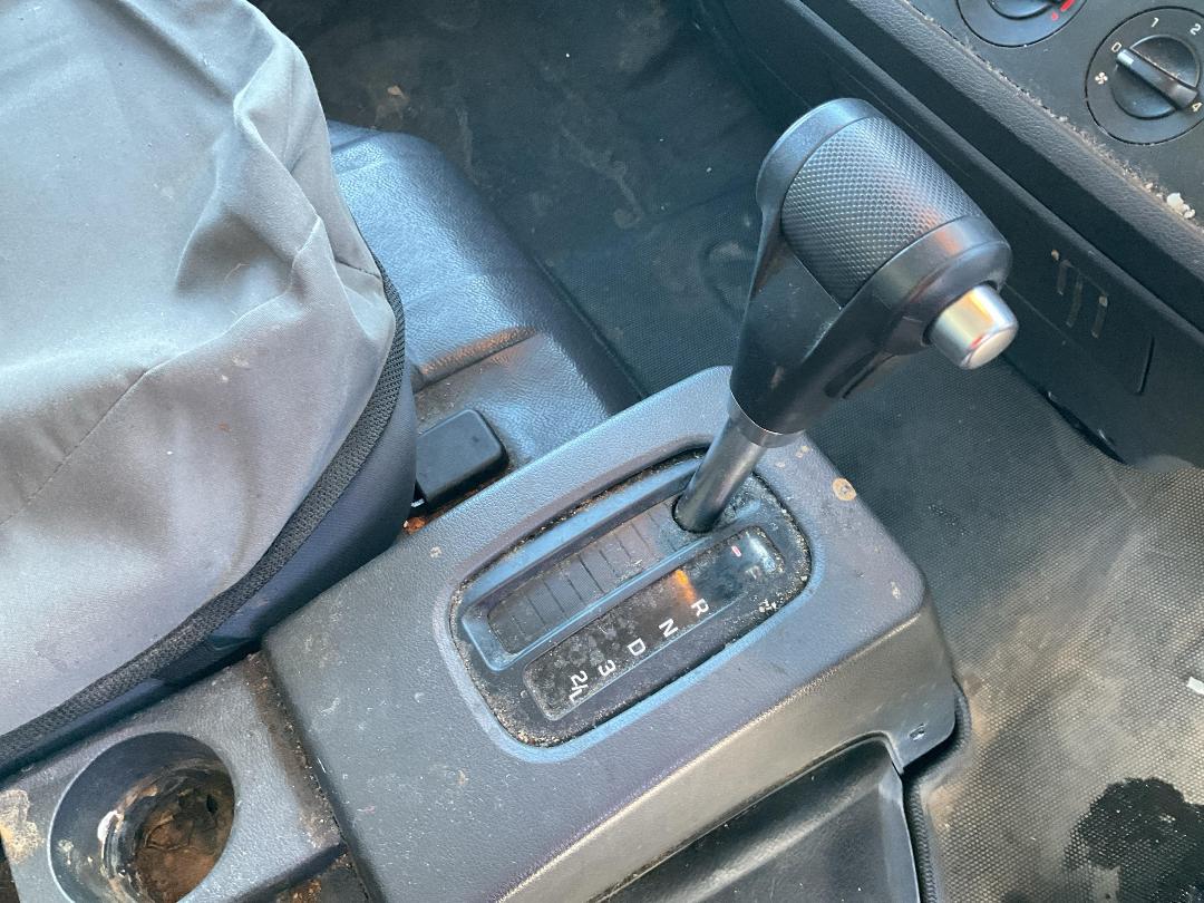 Photo '17' of Hyundai Mighty EX60A Box Body