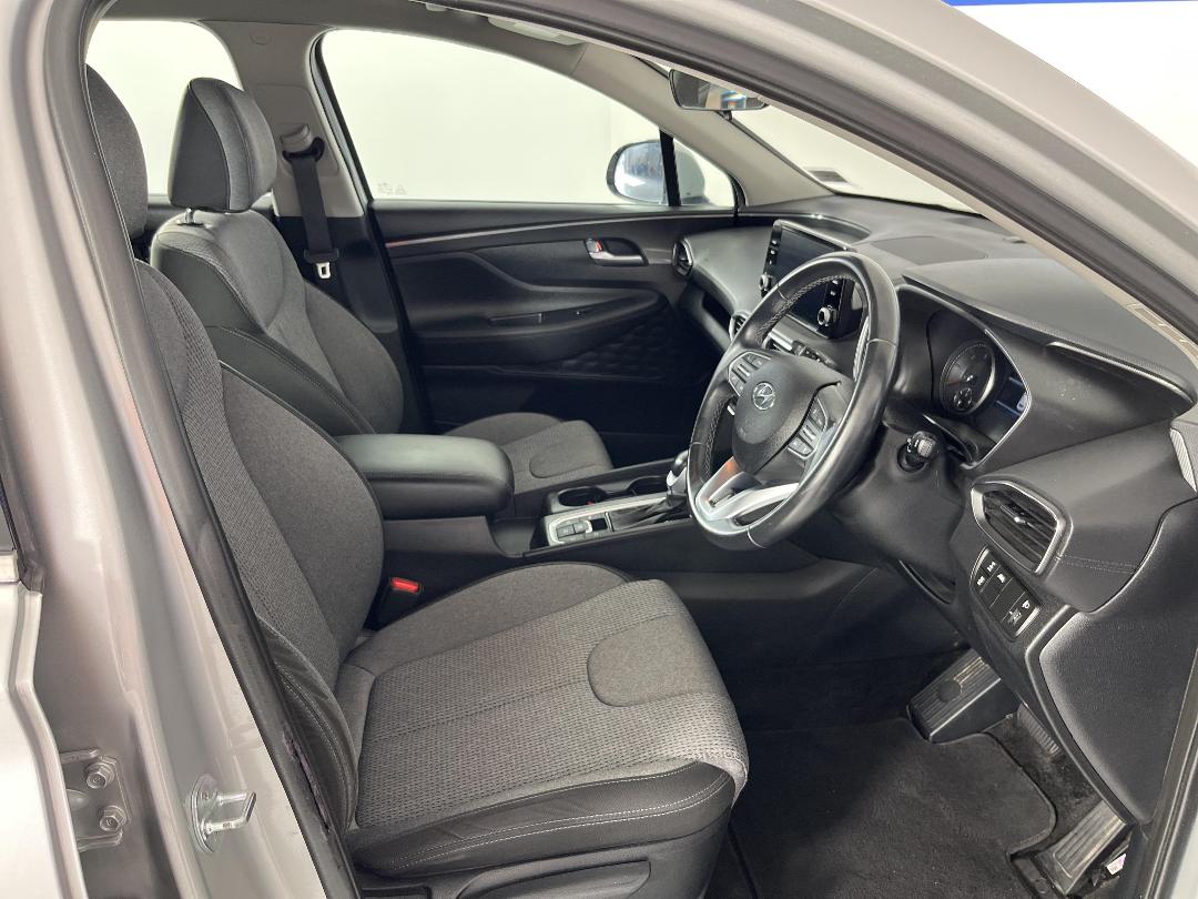 Photo '16' of Hyundai Santa FE