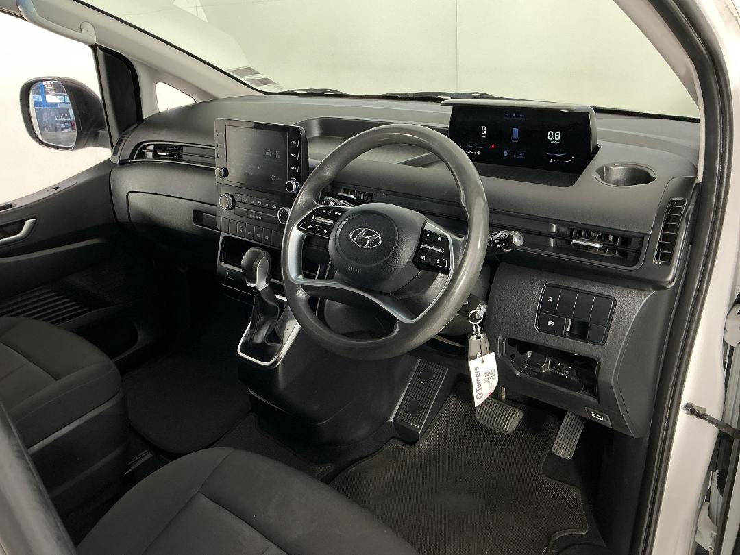 Photo '17' of Hyundai Staria Load