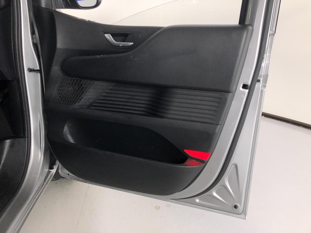 Photo '15' of Hyundai Staria Load