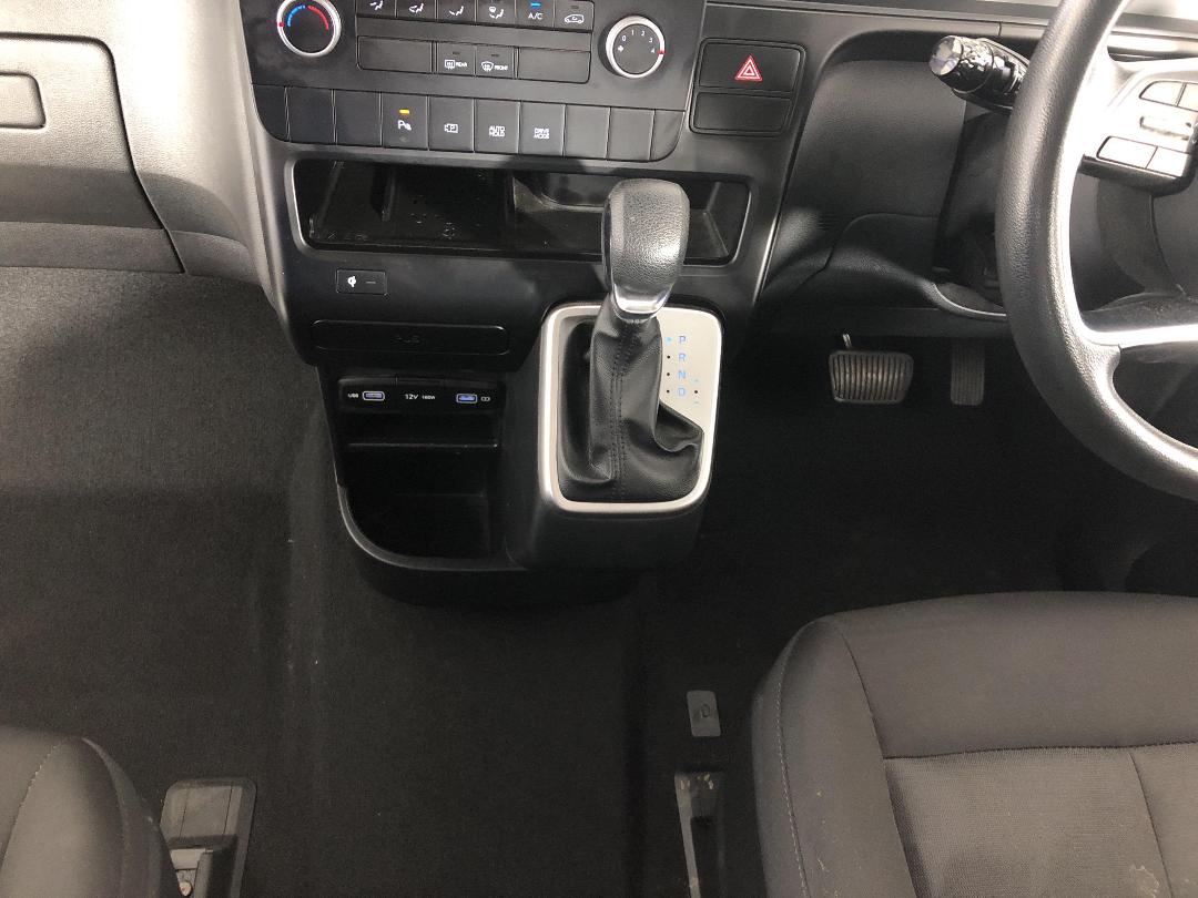 Photo '18' of Hyundai Staria Load