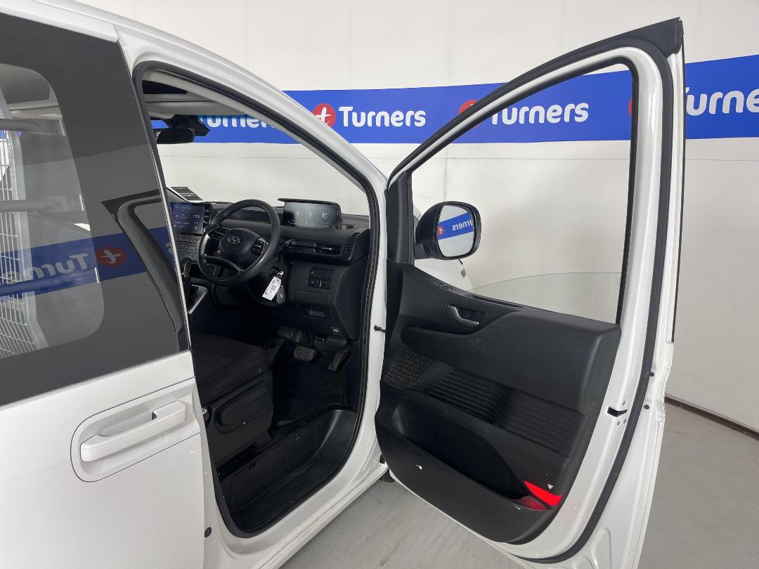 Photo '15' of Hyundai Staria Load