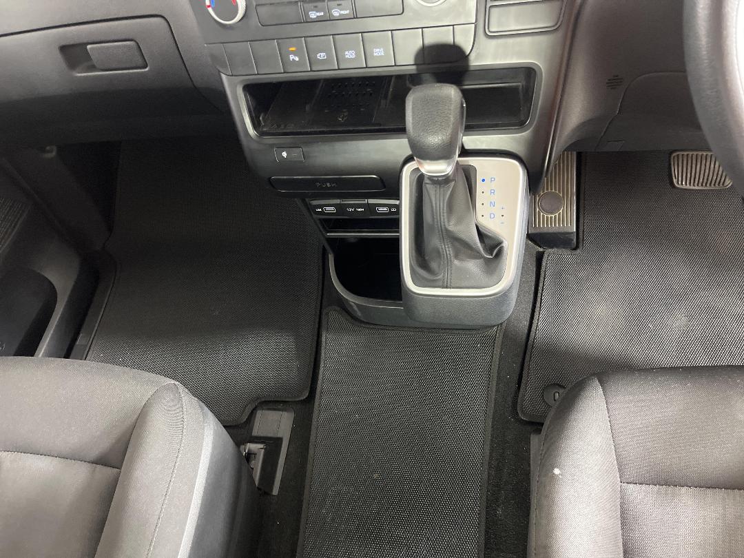 Photo '22' of Hyundai Staria Load