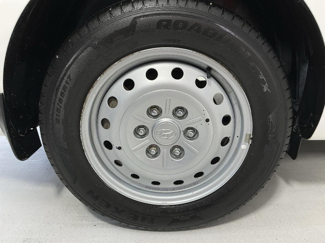 Photo '12' of Hyundai Staria Load