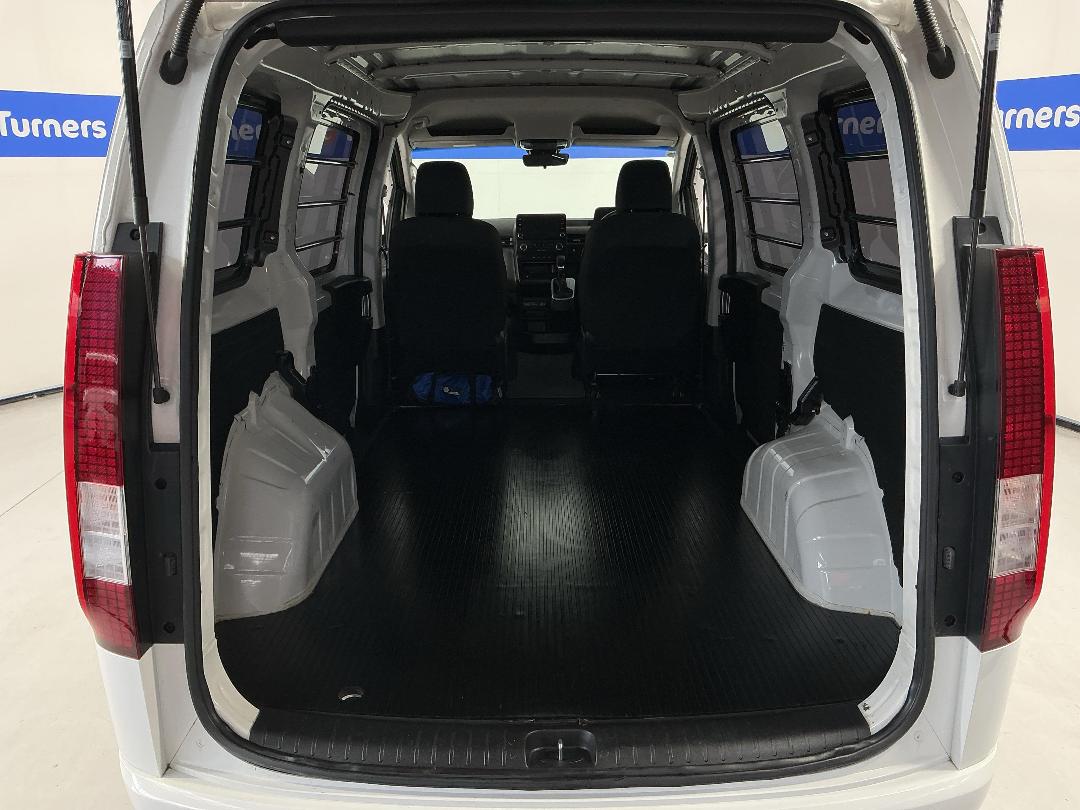 Photo '14' of Hyundai Staria Load