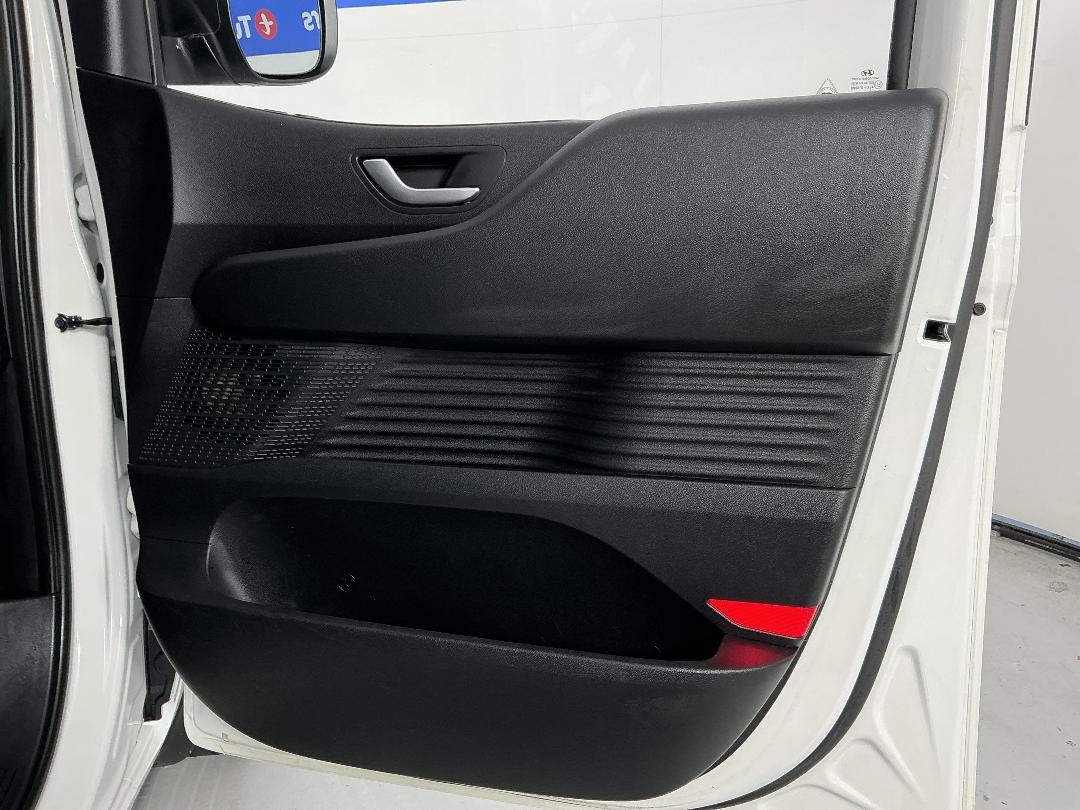 Photo '15' of Hyundai Staria Load