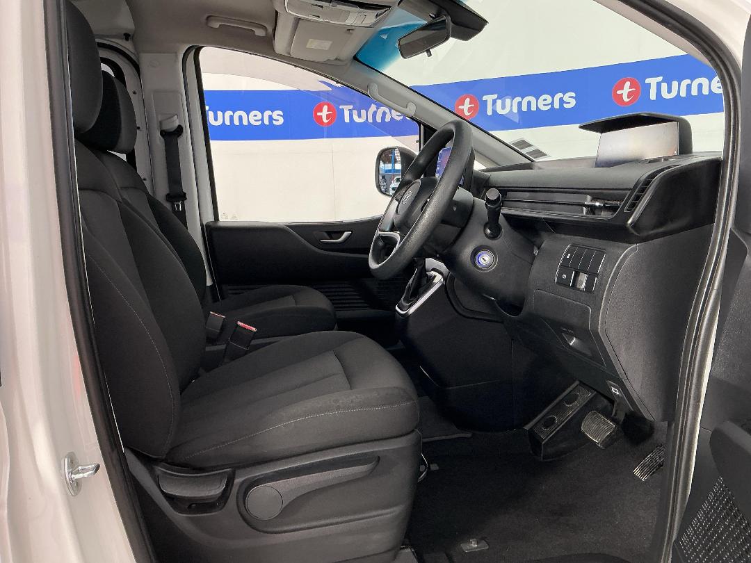 Photo '16' of Hyundai Staria Load