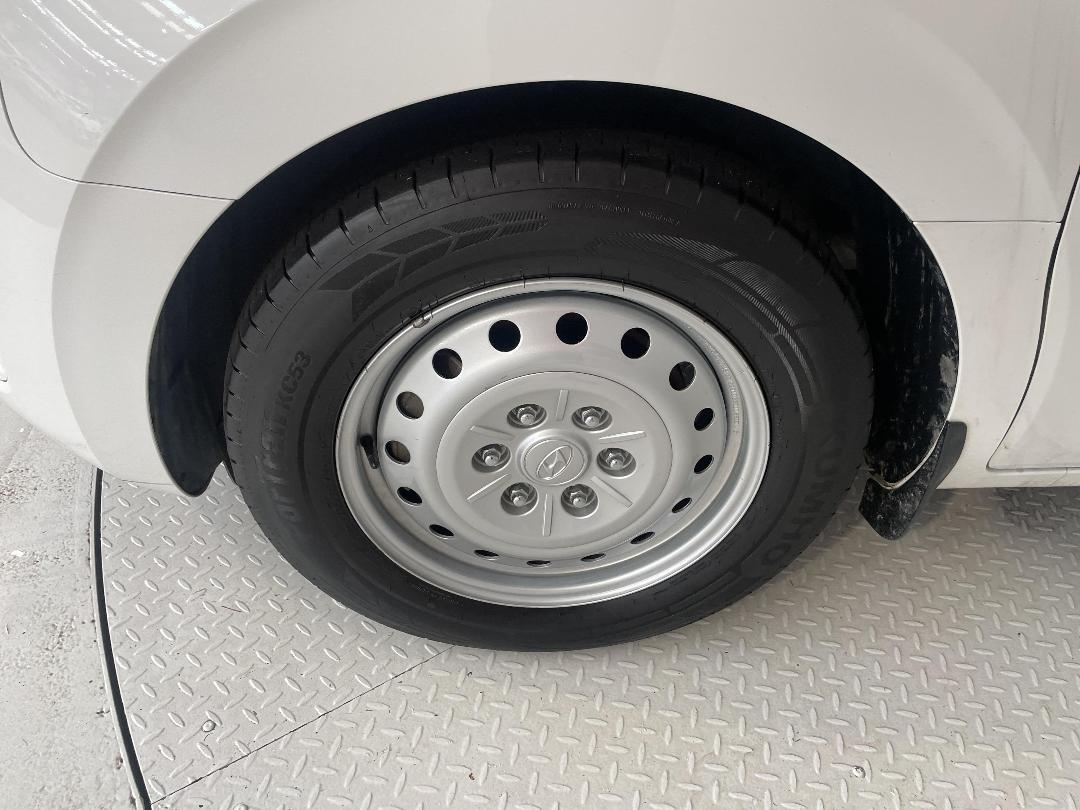 Photo '10' of Hyundai Staria Load