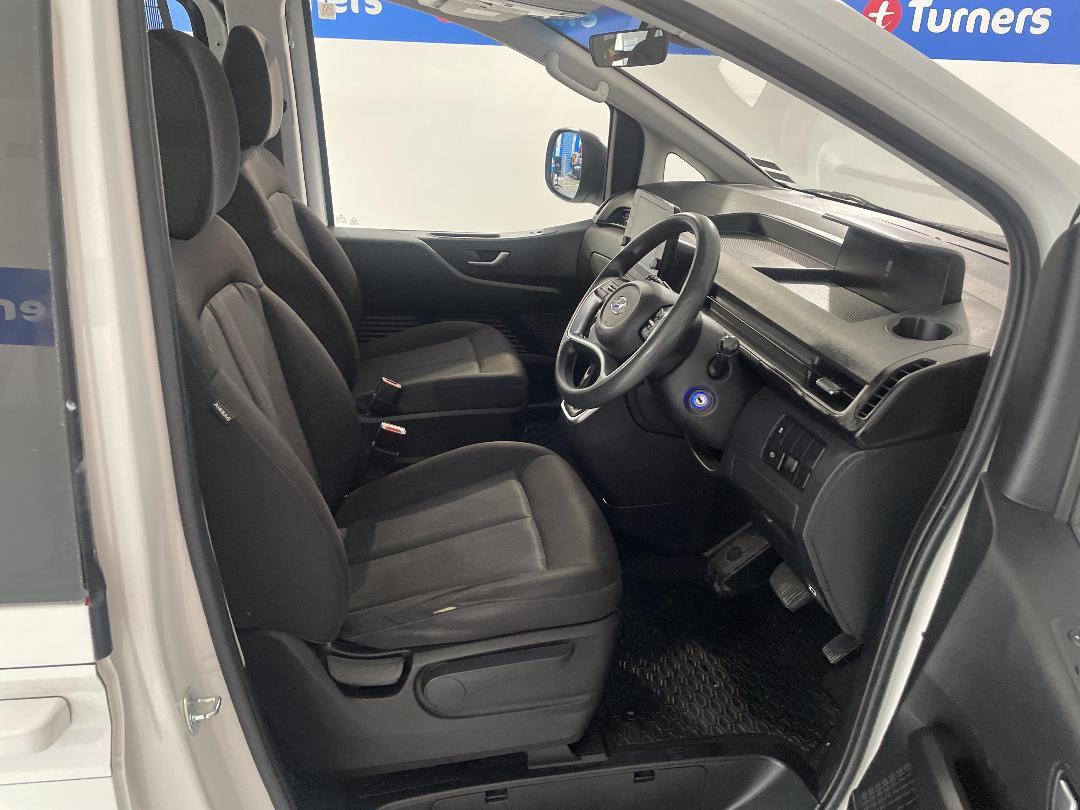 Photo '16' of Hyundai Staria Load