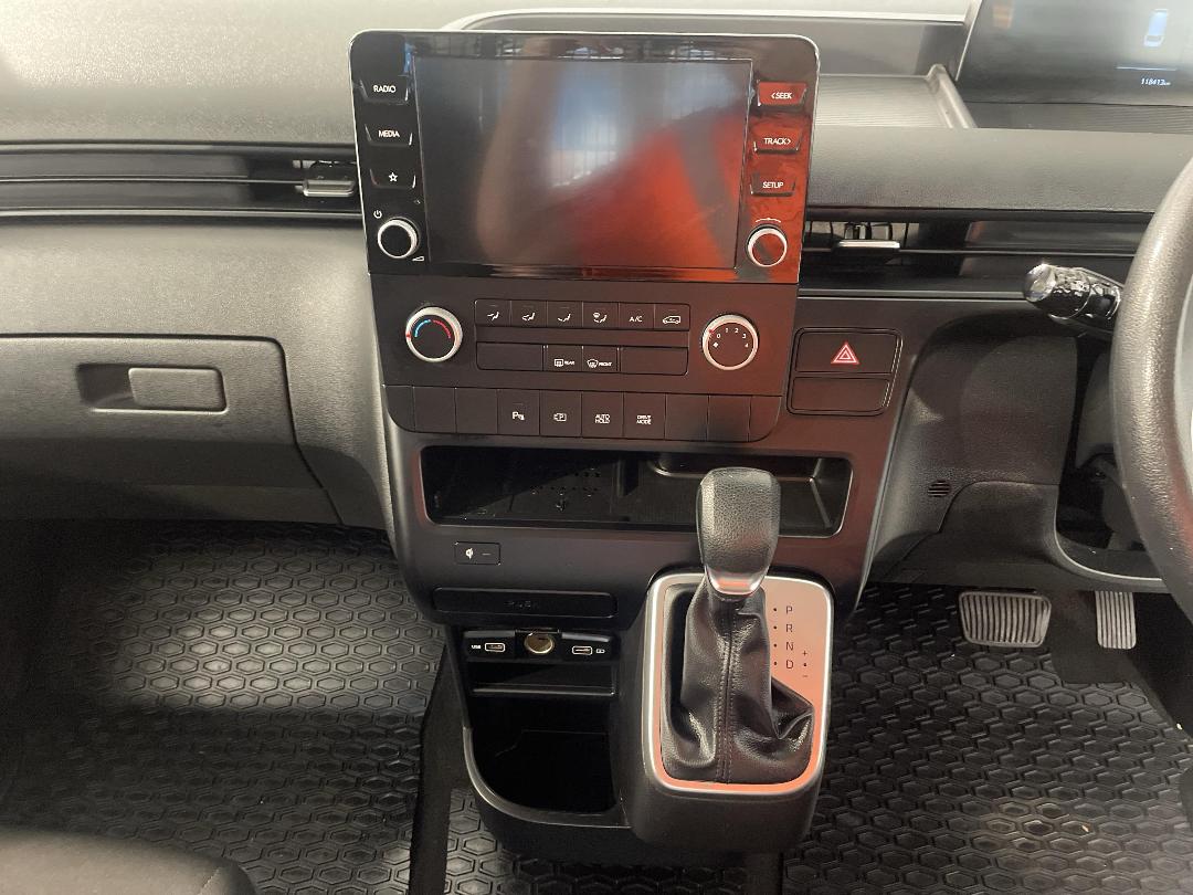 Photo '18' of Hyundai Staria Load