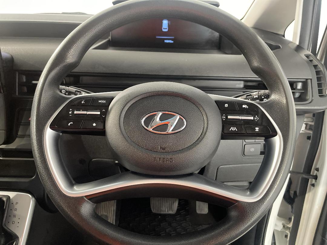 Photo '26' of Hyundai Staria Load