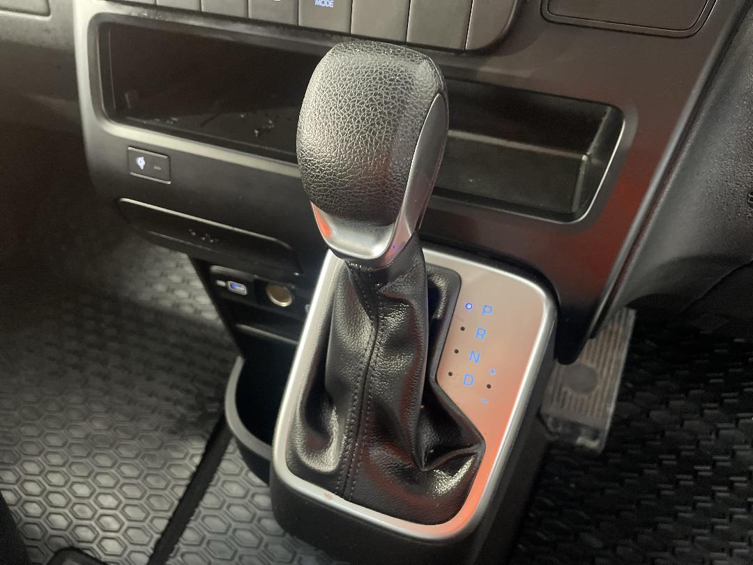 Photo '30' of Hyundai Staria Load