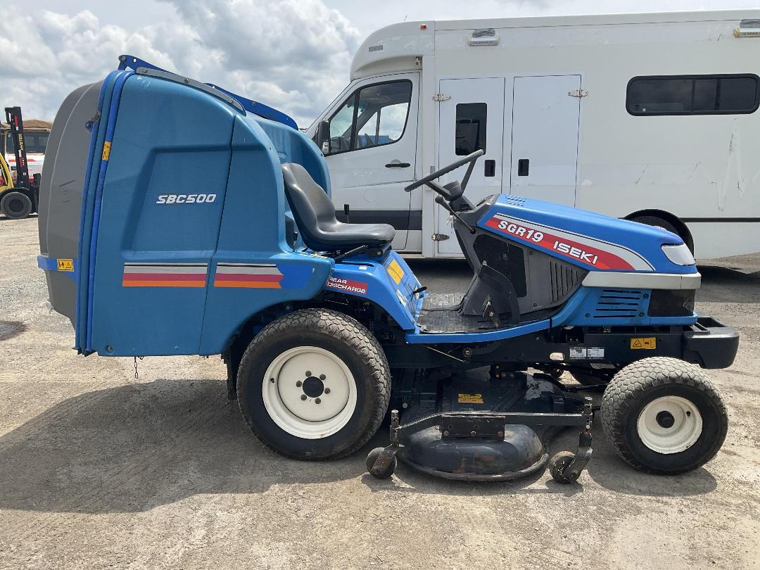 Photo '3' of Iseki S52 Mower