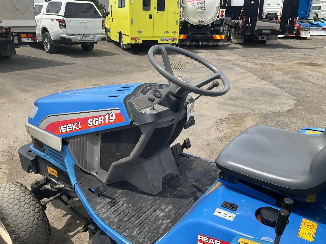 Photo '12' of Iseki S52 Mower