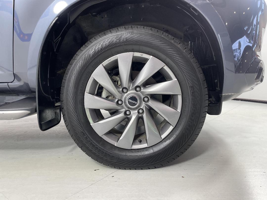 Photo '9' of Isuzu MU-X