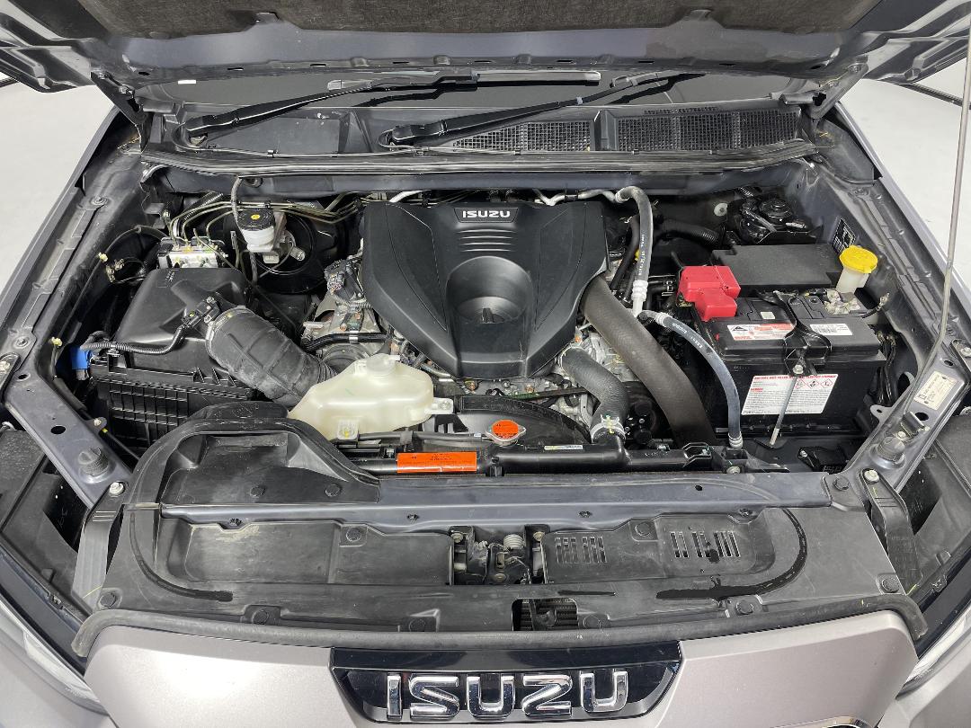 Photo '13' of Isuzu MU-X